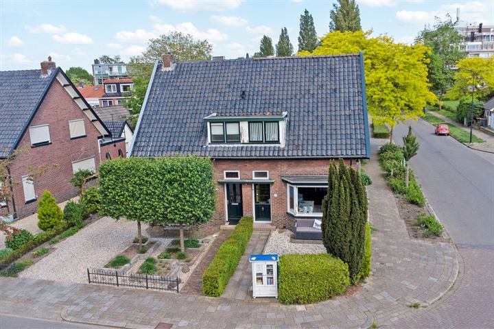 Zwaluwweg 13 in Apeldoorn foto