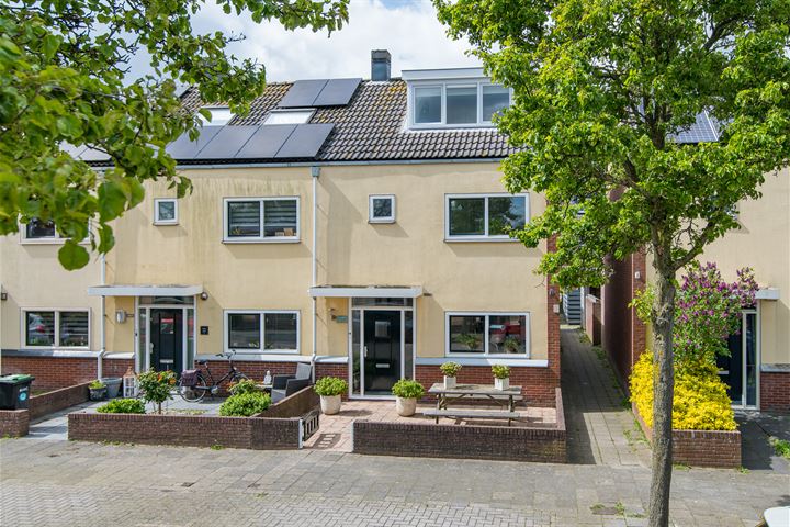 Zwanebloembocht 124 in Velserbroek foto