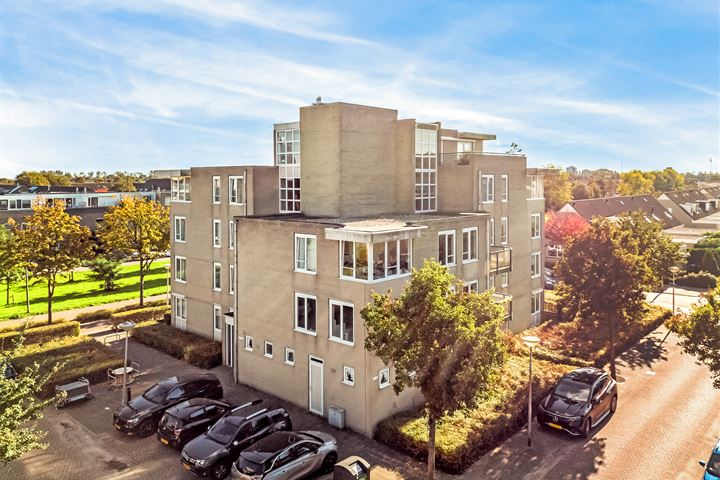Zwanebloembocht 127 in Velserbroek foto