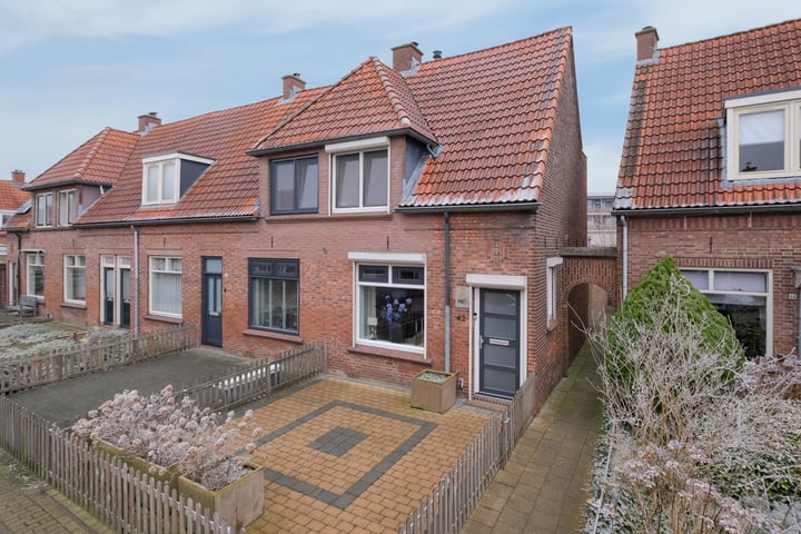 Zwanebloemstraat 42 in Almelo foto