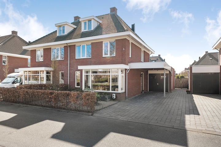 Zwanenbloem 28 in Meppel foto