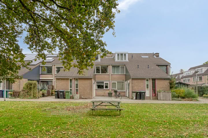 Zwanenwater 6 in Roelofarendsveen foto