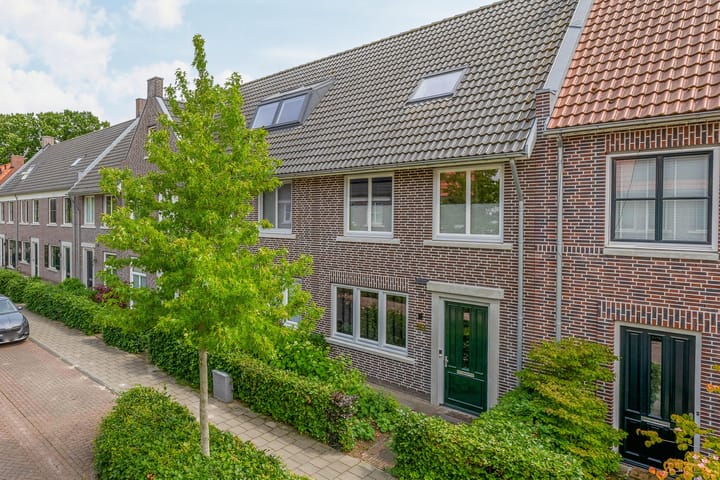 Zwartbont 18 in Veldhoven foto