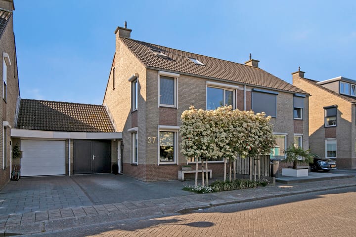 Zwartewaal 37 in Bergen op Zoom