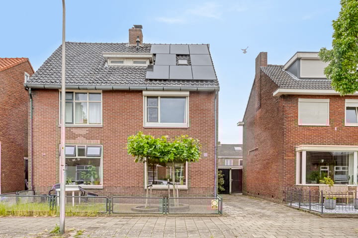 Zweringweg 32 in Enschede foto