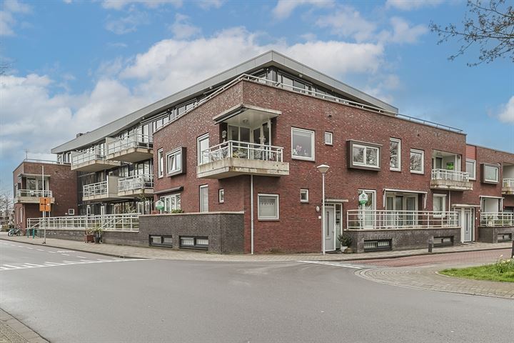 Zwetkade 1A in Zoeterwoude foto